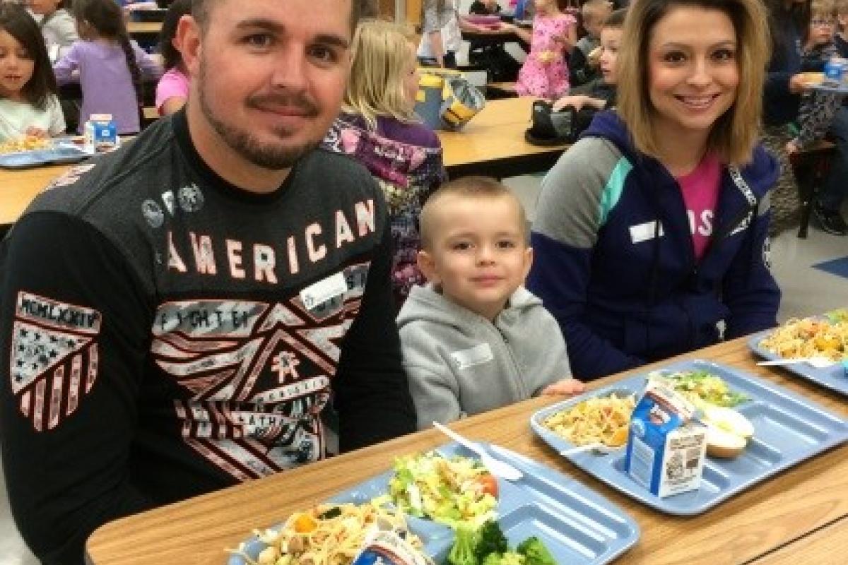 parents eat with kids in cafeteria