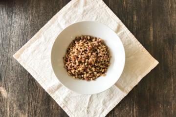 black eyed peas in a bowl