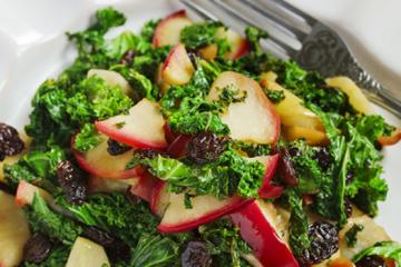 spinach salad with apples and raisins